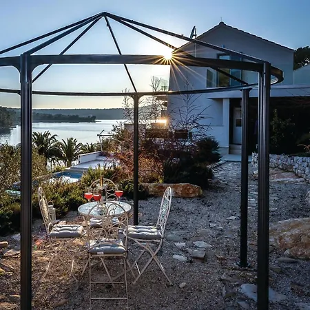 Cozy In With House Sea View