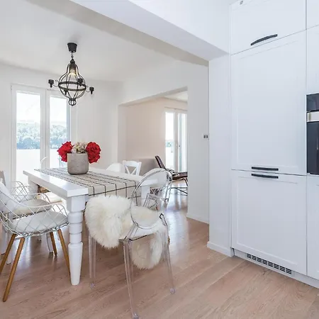 Hébergement de vacances Cozy In With House Sea View *