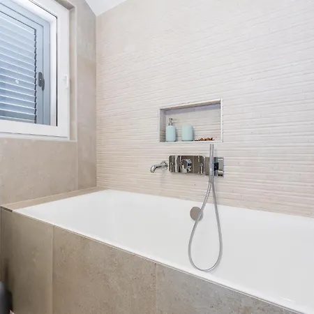 Hébergement de vacances Cozy In With House Sea View Milna (Brac)